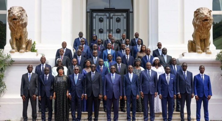 photo-officielle-du-gouvernement-du-senegal-amadouba-conseil-des-ministres-1-750x430-1.jpeg