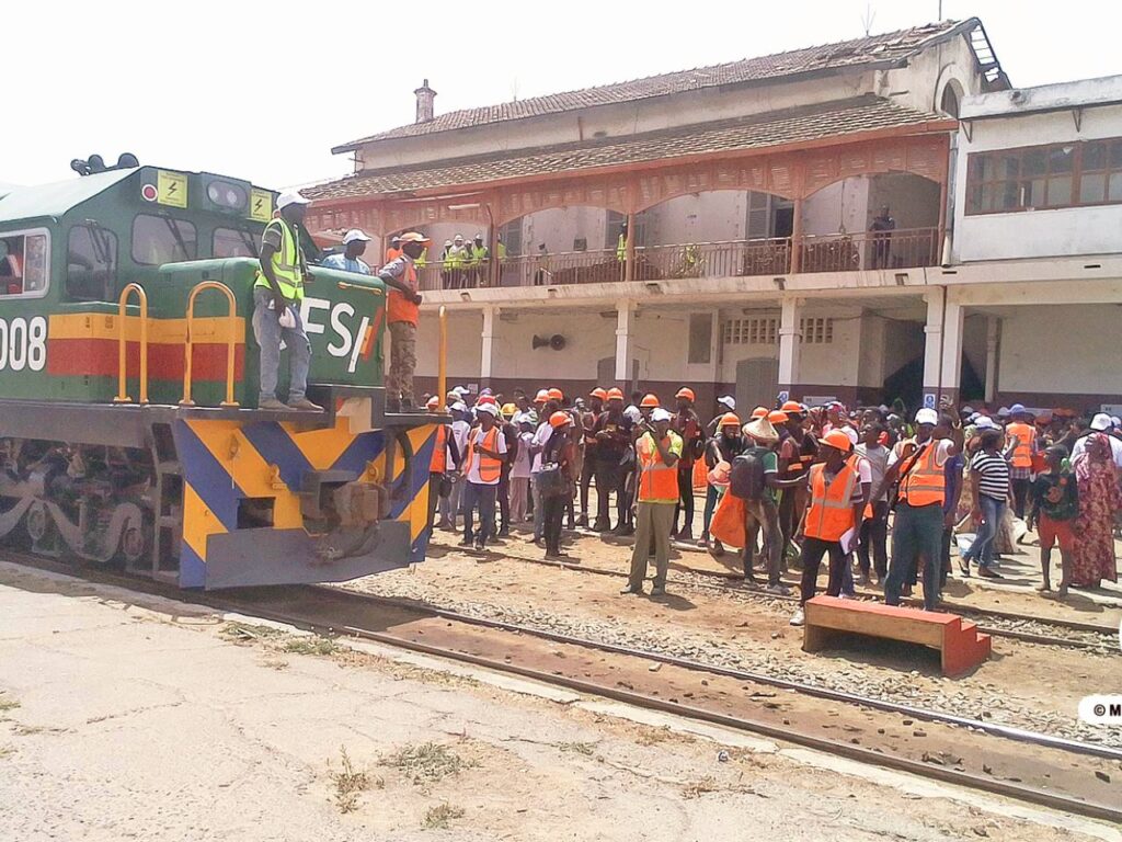 RelanceCheminsFerMansourFayeUne