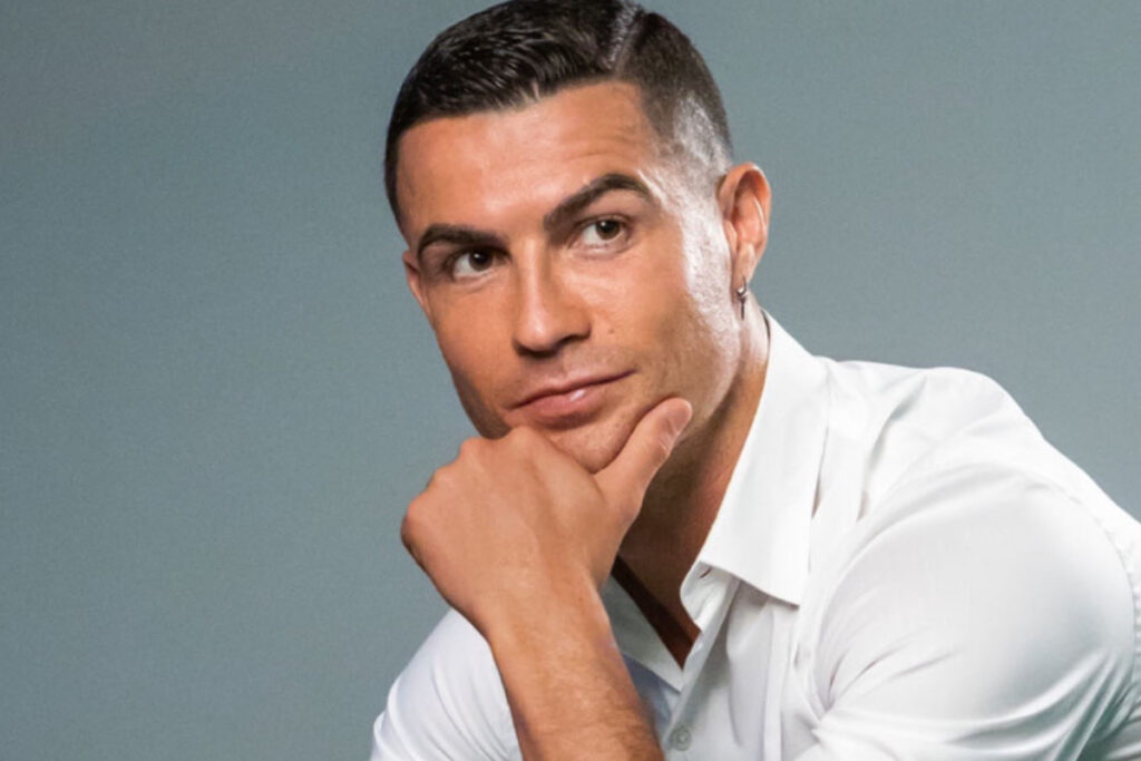 Cristiano-Ronaldo-61-millions-voici-combien-aurait-coute-cette-tenue-de-CR7-photo-1024x683