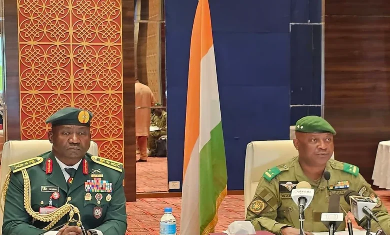 Le-Chef-detat-major-du-Nigeria-a-Niamey-780x470