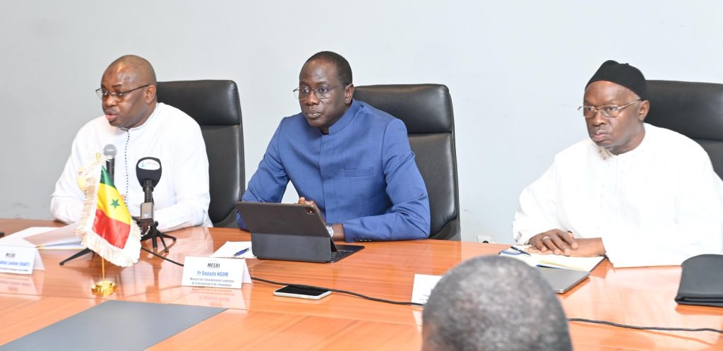 FACE À LA CRISE UNIVERSITAIRE - A