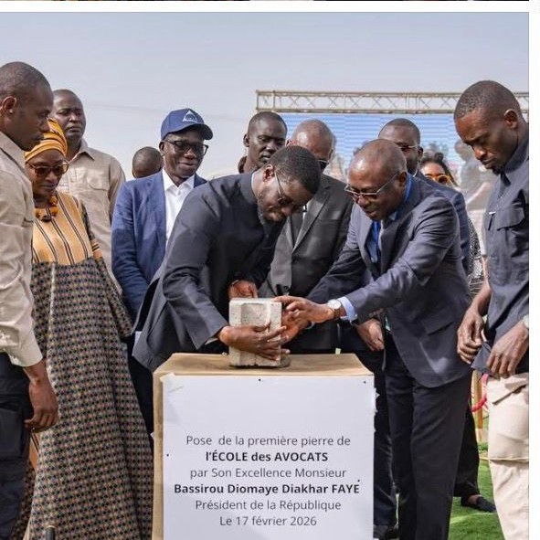 POSE DE LA PREMIERE PIERRE